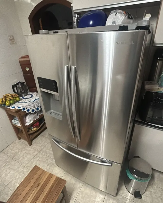 Geladeira inox duplex — serviço realizado pela J Ar Condicionado