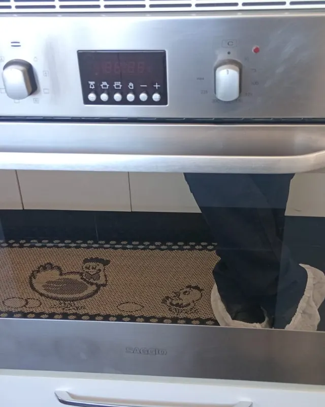 Forno de embutir aberto — serviço realizado pela J Ar Condicionado