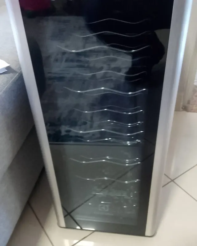 Adega climatizada — serviço realizado pela J Ar Condicionado